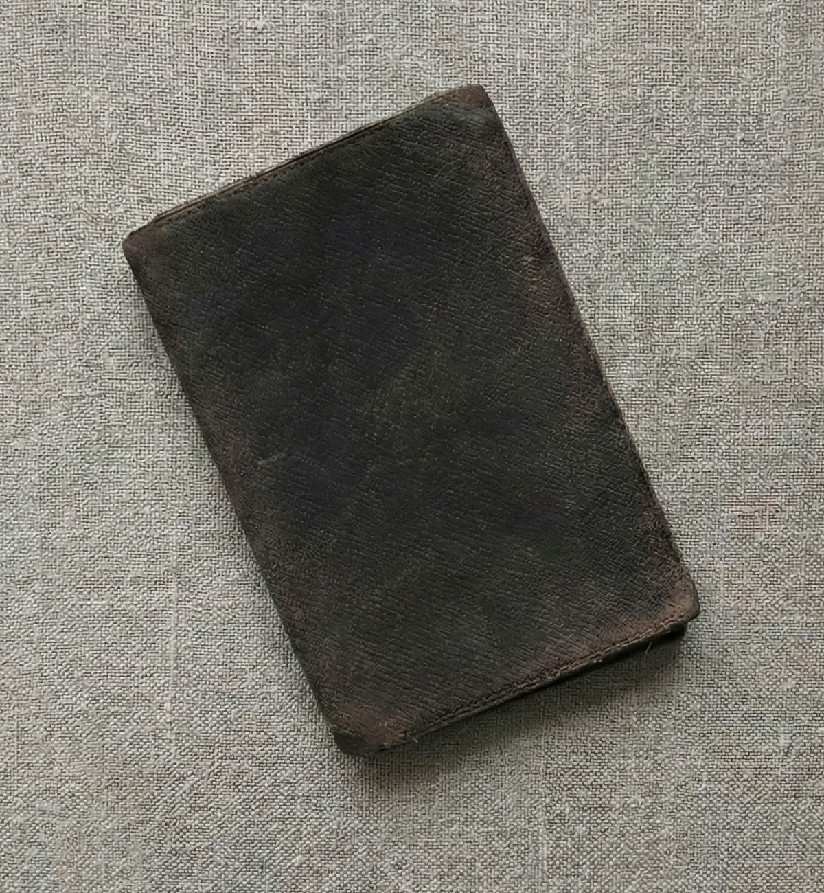 Historical black and white photo of Franz Marc's 1915 field sketchbook, size 16x9.8 cm.